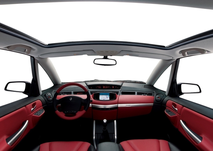 L'habitacle de l'Avantime baigne dans la lumière, une qualité qui s'est totalement perdue, les modèles actuels préférant la tôle au verre...