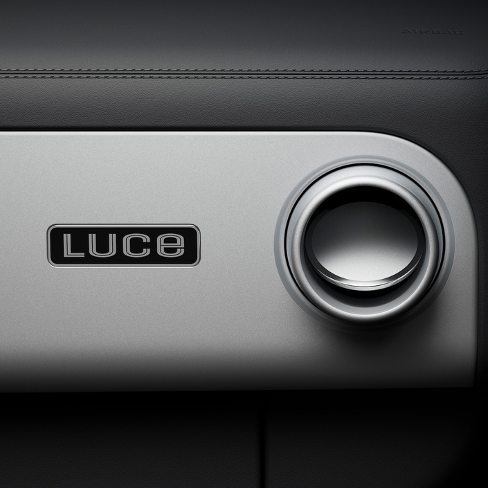 Il n’y a pas d’écran côté passager.