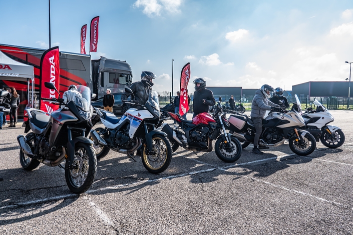 Honda expose son nouveau moteur V3 et sa moto électrique pour la première fois en France à l’occasion du salon de Lyon