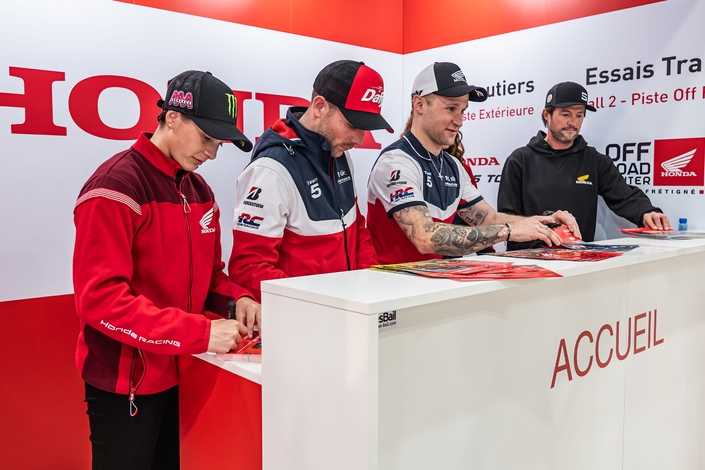 Honda expose son nouveau moteur V3 et sa moto électrique pour la première fois en France à l’occasion du salon de Lyon