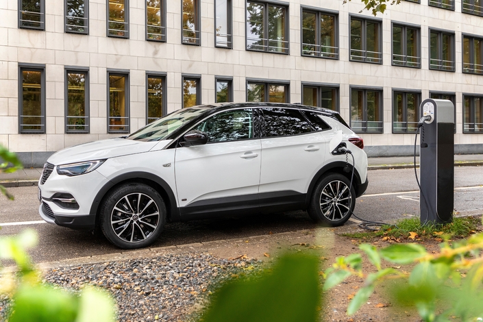 Opel Grandland X : deuxième version hybride rechargeable