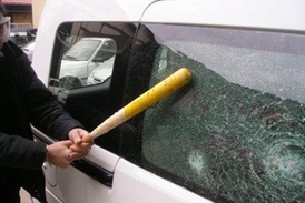 Un film anti-effraction permet de compliquerla tâche aux voleurs.