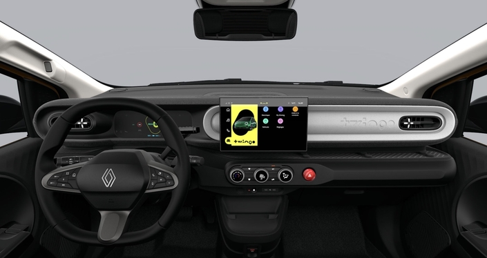 A l'intérieur il y a déjà l'écran tactile central avec Apple Carplay & Android Auto mais aussi la climatisation manuelle.