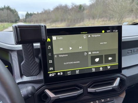 Le système multimédia est simple d'utilisation mais efficace. Il est compatie Android et Carplay sans fil.