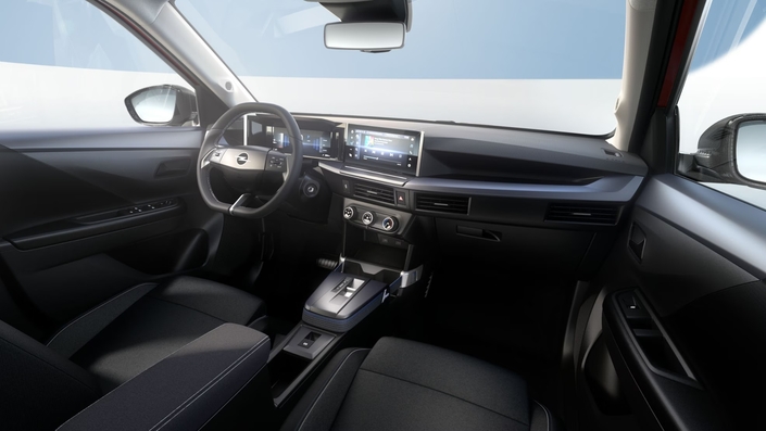 Voici l’intérieur de l’Opel Frontera en version de base.