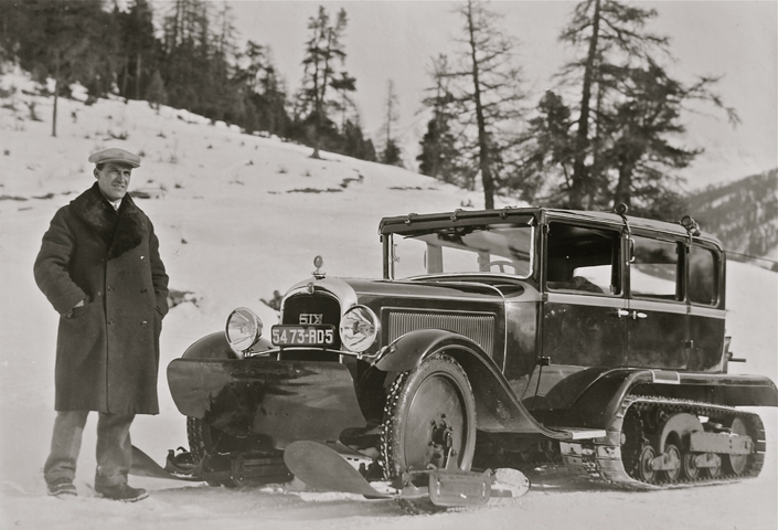Très chic, la limousine C6 adaptée aux routes de Saint-Moritz.