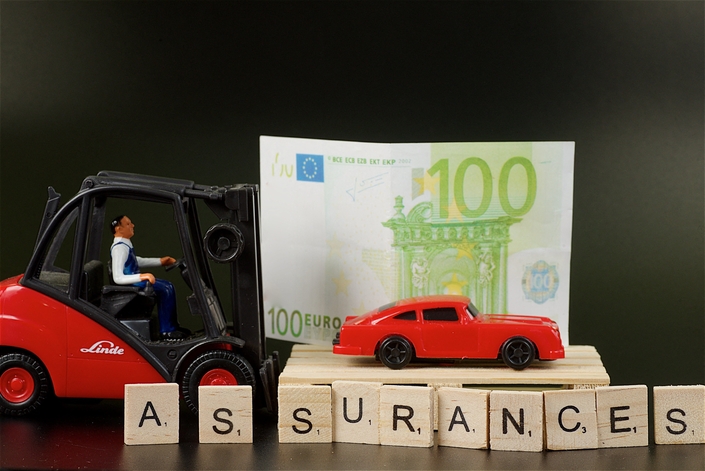 On checke les tarifs d’assurance avant et on voit si c’est soutenable. C’est mieux. Crédit photo : MAXPPP