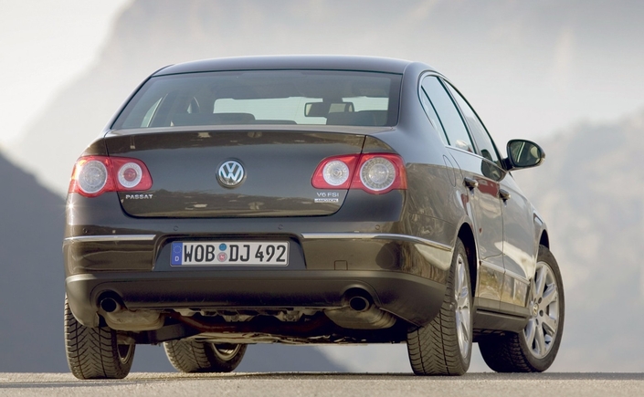 La VW Passat V6 4 Motion se distingue des autres variantes en 2005 par ses deux sorties d'échappement.