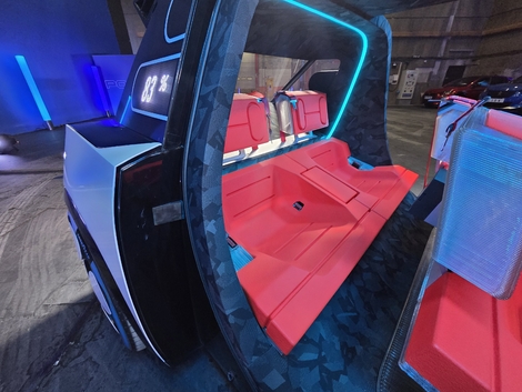 L’architecture repensée permet d’offrir un espace aux jambes important pour un véhicule d’environ 4,10 m de long.