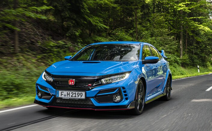 En 2020, la Civic Type R FK8 subit de légères modifications, touchant notamment aux bouclier, comportant des lames couleur carrosserie dans leurs prises d'air. Cette teinte bleue Boost est également inédite.