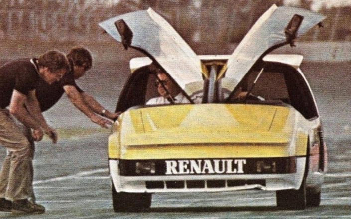 La R5 Turbo Aerowedge dispose, elle aussi, de portières spectaculaires. Mais la visibilité...