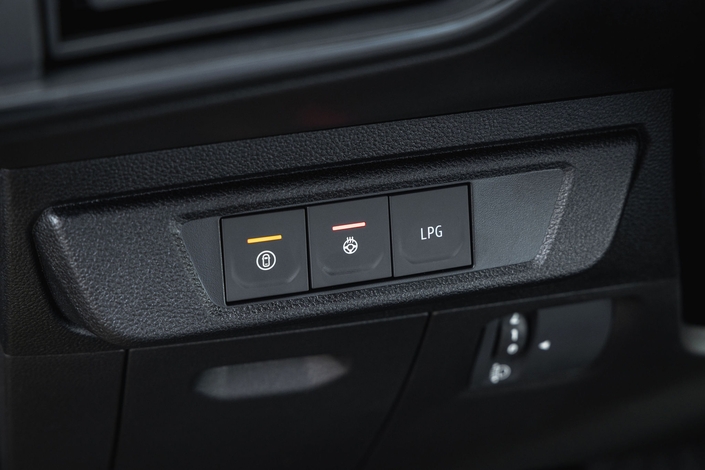 Avec deux réservoirs de 50 litres, la Sandero peut parcourir plus de 1 500 km.