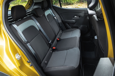 Les places arrière sont confortables et assez spacieuses pour la catégorie.