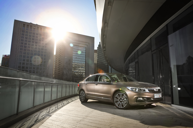 La Qoros 3 dévoilée en détails