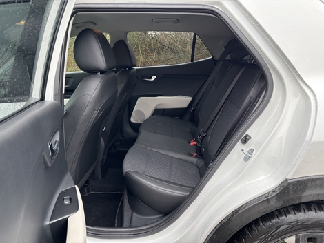 L'habitabilité arrière est dans la bonne moyenne de la catégorie.