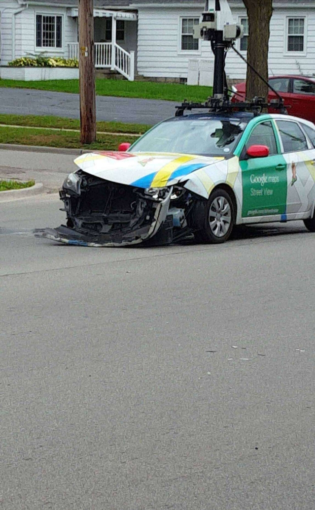 Crash : une voiture Google Street View au tas