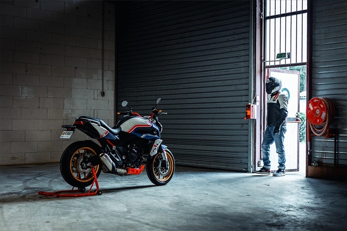 Mash se met au Bleu Blanc Rouge avec une préparation inédite de son roadster FR 750 signée Café Racer Only