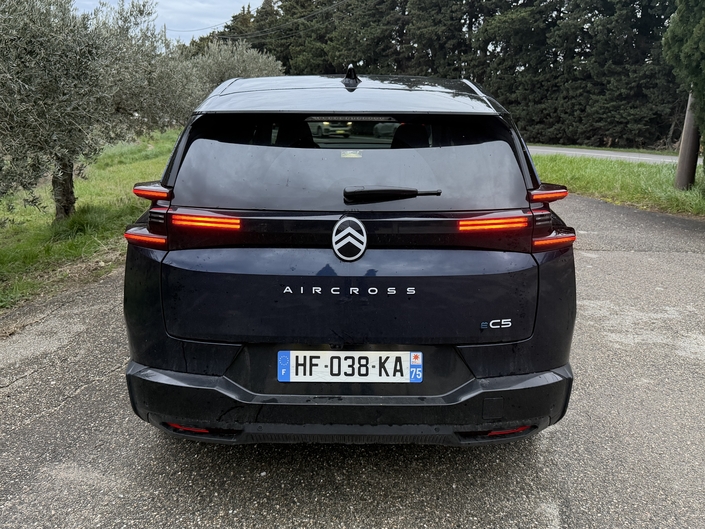 On a mesuré des choses surprenantes au volant du Citroên ë-C5 Aircross Grande Autonomie