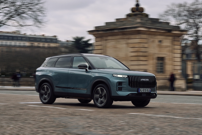 L'hybridation privilégie au maximum l'électrique. En résulte une belle vivacité au volant, un silence de fonctionnement et des consommations en carburant basses (à condition de recharger régulièrement).