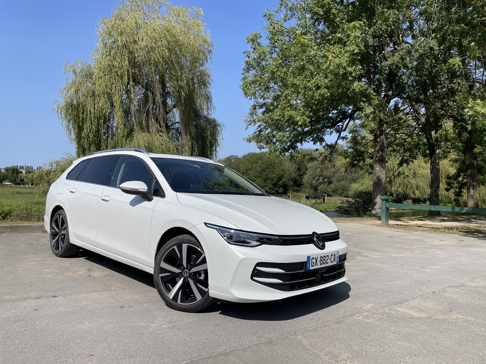 Golf Sw Rouge À quoi bon dépenser plus de 40 000 € pour une nouvelle Volkswagen Golf SW