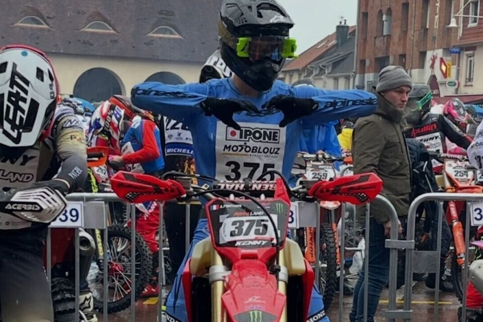 Privé de sa moto après un vol, un jeune pilote français reçoit un cadeau inattendu de Honda