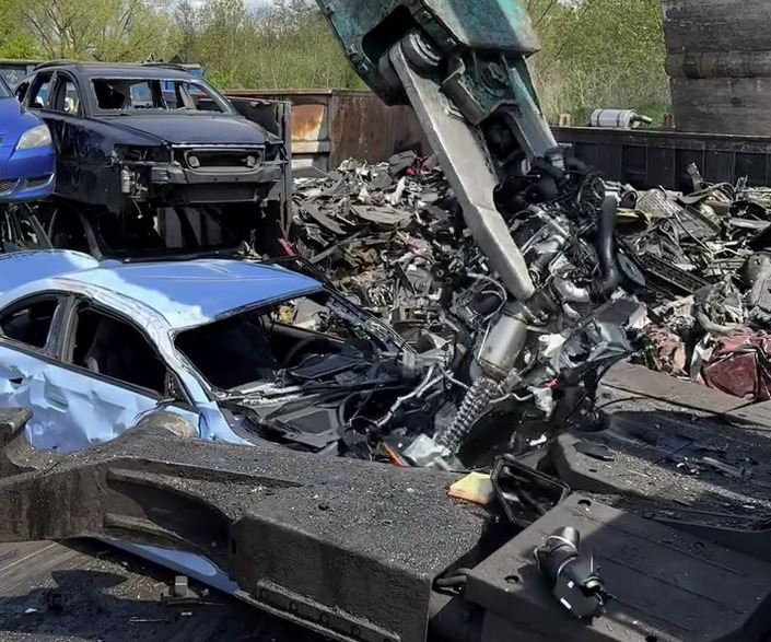 Il est clair que personne ne pourra récupérer ce moteur pour un swap.