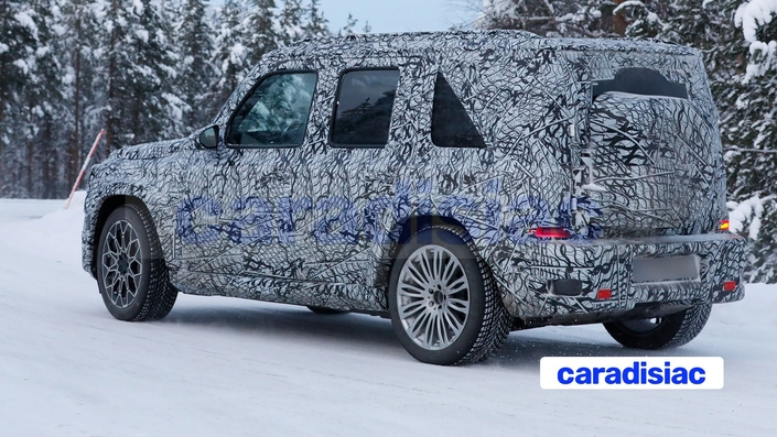 La plateforme MMA de la Classe A, a été retravaillée pour qu’elle puisse être capable de bien fonctionner en tout terrain. Si ce modèle dispose de capacités proches de celles du tout-terrain Classe G sur un terrain défoncé, le « Mini G » affichera sans aucun doute un tempérament plus dynamique sur le réseau routier et autoroutier.