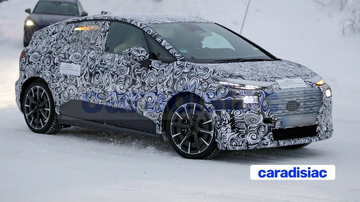 Pour son entrée de gamme, Audi va faire confiance à l’Audi A2 e-tron qui sera placée dans la gamme sous l’Audi A3 et la future Audi A3 e-tron. Une A3 e-tron qui a pris un peu de retard à cause de la plateforme SSP dont la mise au point ne se passe pas aussi bien que prévu.