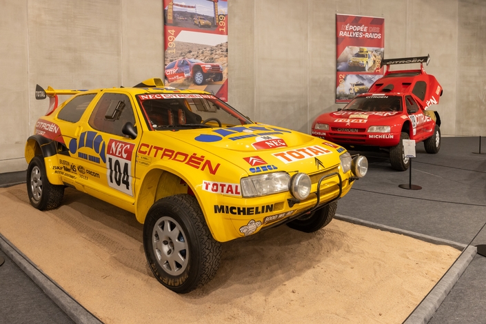 Le moteur n’étant pas initialement prévu pour parcourir plus de 16 000 km, il a éprouvé quelques difficultés à emmener la voiture jusqu’à la victoire. Denis Huille nous confie que les mécaniciens devaient le faire tourner toutes les deux heures les derniers jours pour ne pas qu’il refroidisse. La dilatation des matériaux risquait alors de le condamner…