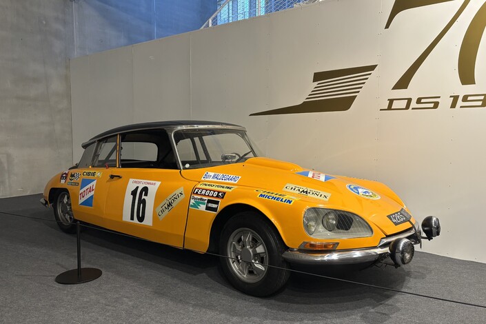 Hormis sa carrosserie, elle s’apparente à une DS. Et pourtant…