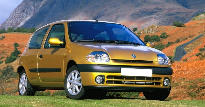 La face avant très douce de la Renault Clio II, ici en 1999, est assez originale, mais peut-être un peu trop gentille...