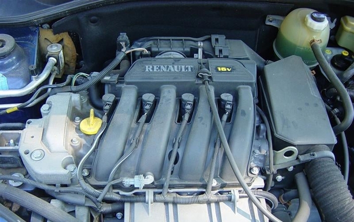 RAS sur le solide moteur de la Renault Clio 1.6 16V, hormis des bobines qui dysfonctionnent parfois.