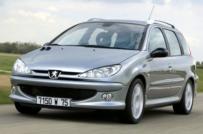 Contrairement à la Clio, la Peugeot 206 se décline en break. Ici en 2003.