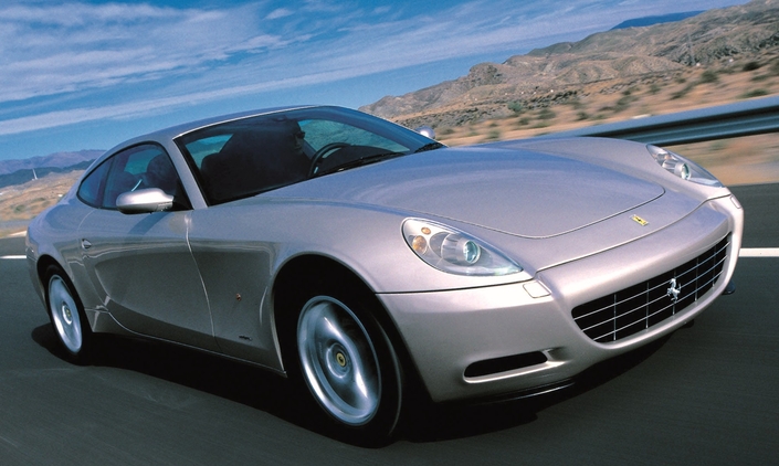 Révélée fin 2003, la Ferrari 612 Scaglietti n'a pas l'élégance de la 456 mais son châssis est incomparable.