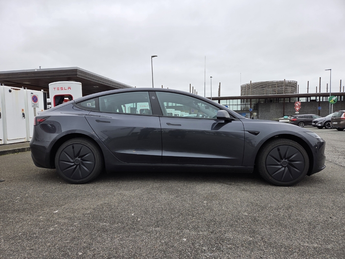 Depuis le restylage de 2023, la Model 3 n’a reçu aucune évolution esthétique.