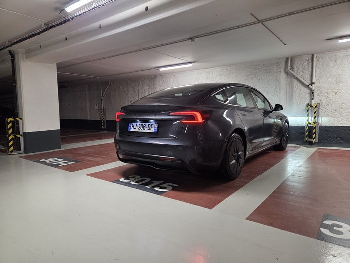 À 36 990 €, la nouvelle Tesla Model 3 Standard laisse-t-elle une chance à ses concurrentes ?