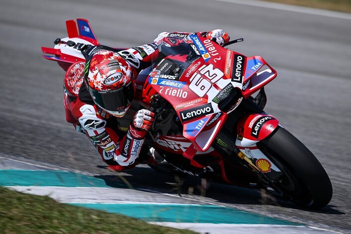 Panique dans le paddock MotoGP : quatre pilotes toujours sans casque homologué à quelques jours du premier GP