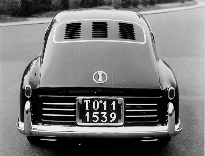 Généreusement chromée, la Lancia LP01 avait une vocation très haut de gamme, trop peut-être dans une Europe de 1947, très pauvre...