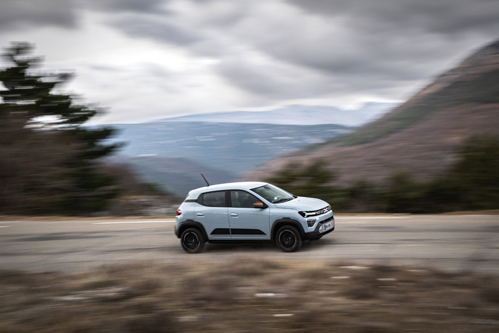 Sur la route, le changement est immédiat.