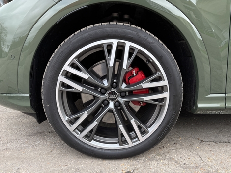 Le Q5 peut profiter de suspensions pneumatiques (2 100 €), ajoutant un vrai plus au confort.