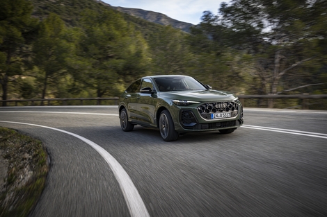 En mode "Dynamic" cette suspension associée à la transmission Quattro confèrent un comportement routier de premier ordre au Q5, même si le poids se ressent à la conduite.