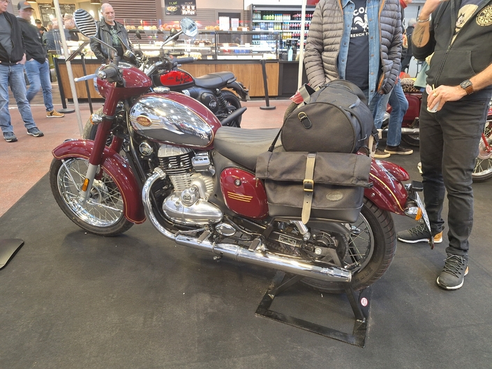 Jawa fait son grand retour en France à l’occasion du Salon de Lyon et dévoile trois motos en exclusivité