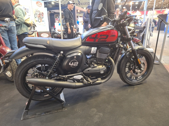 Jawa fait son grand retour en France à l’occasion du Salon de Lyon et dévoile trois motos en exclusivité