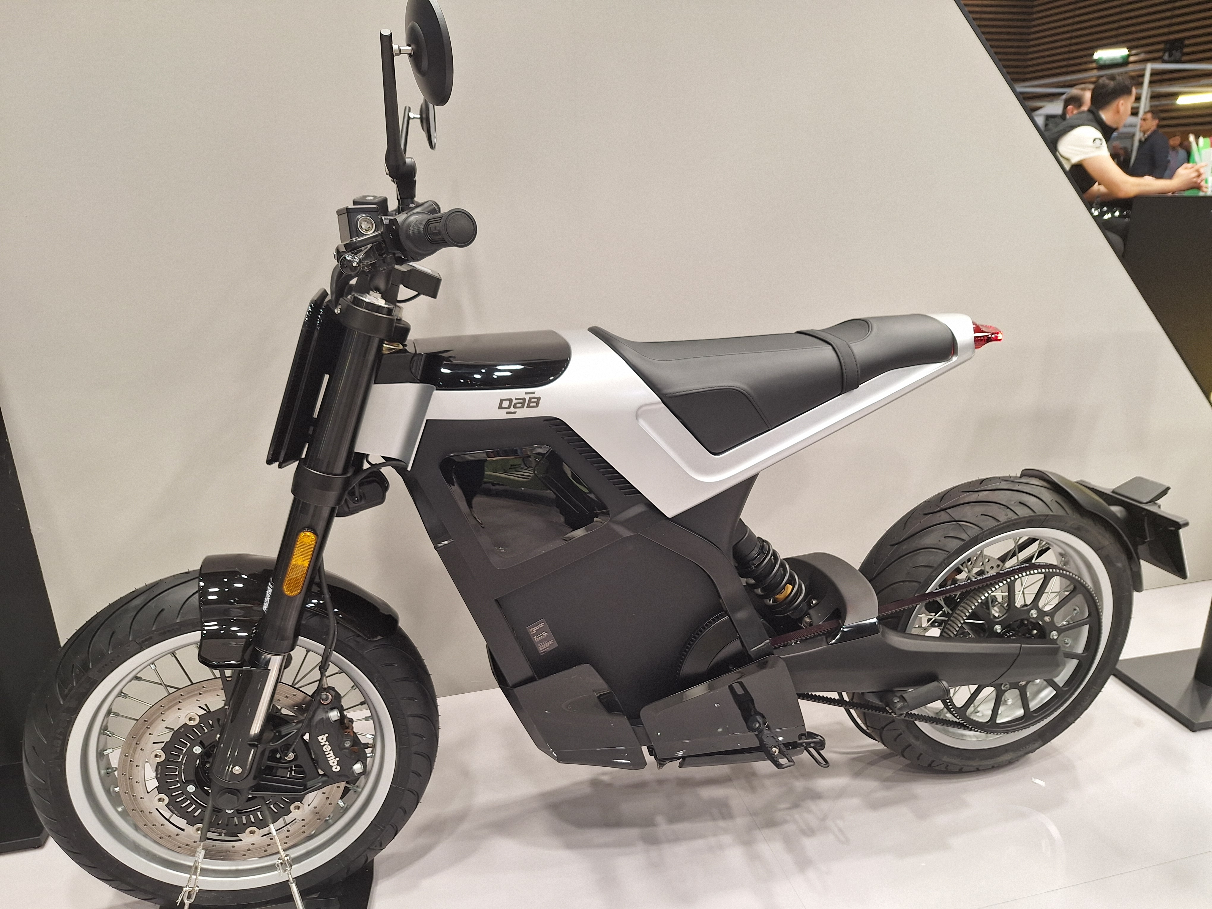 Une moto électrique 100 française présentée à Lyon — free download