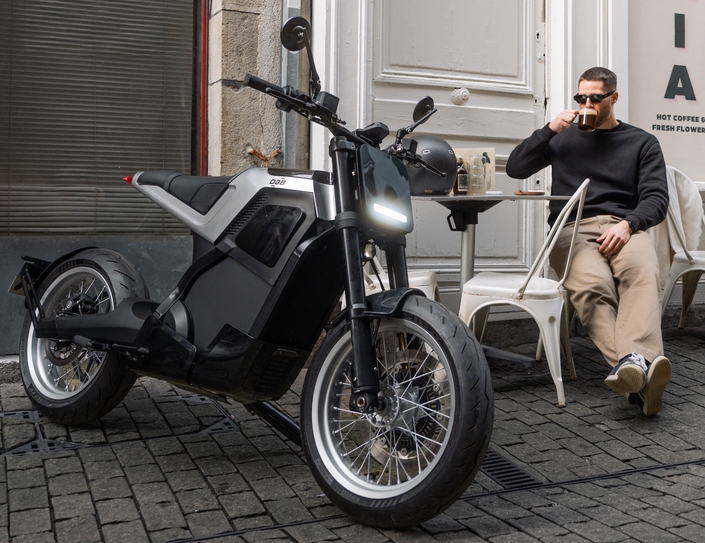 Le constructeur français Dab Motors rend sa moto électrique accessible à tous