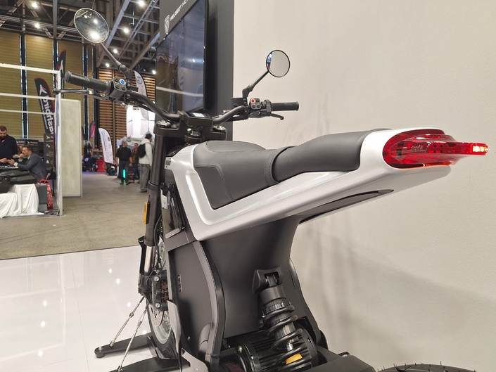 Le constructeur français Dab Motors rend sa moto électrique accessible à tous