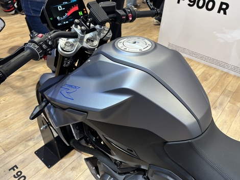 La BMW F 900 R, vous la préférez en promo ou en édition spéciale