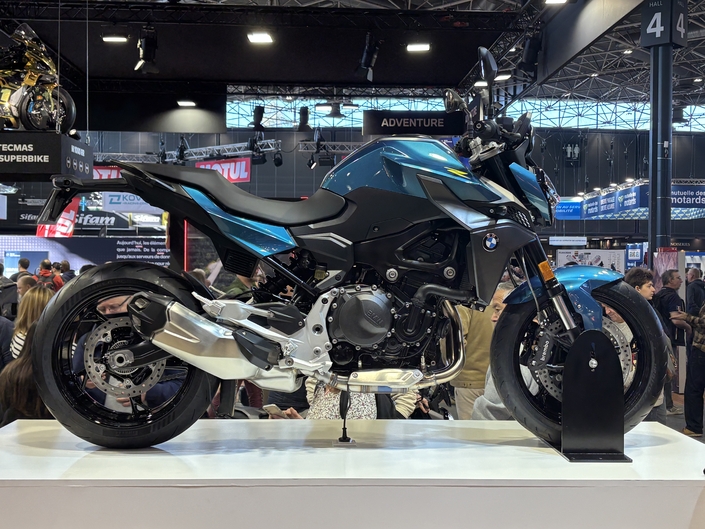 La BMW F 900 R, vous la préférez en promo ou en édition spéciale