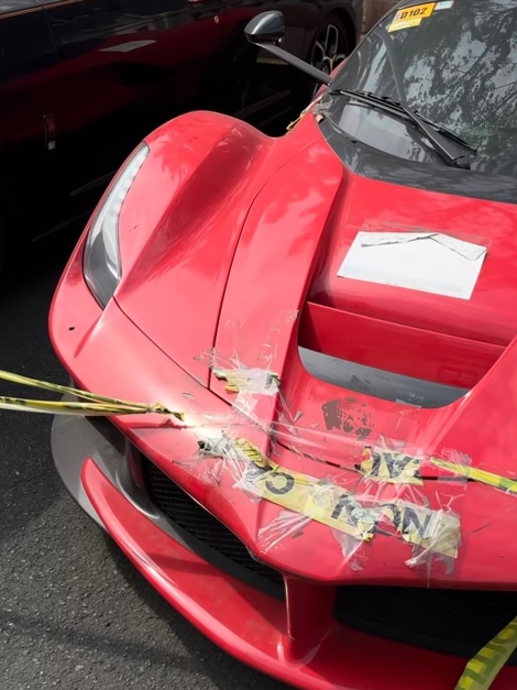 On se demande bien combien de temps cette Ferrari Laferrari va rester dehors à la merci des éléments