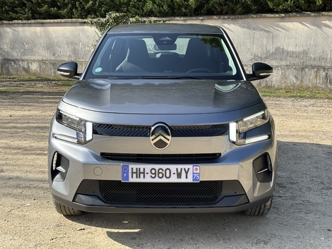 Cette Citroën Ë-C3 You conserve la signature lumineuse à LED.